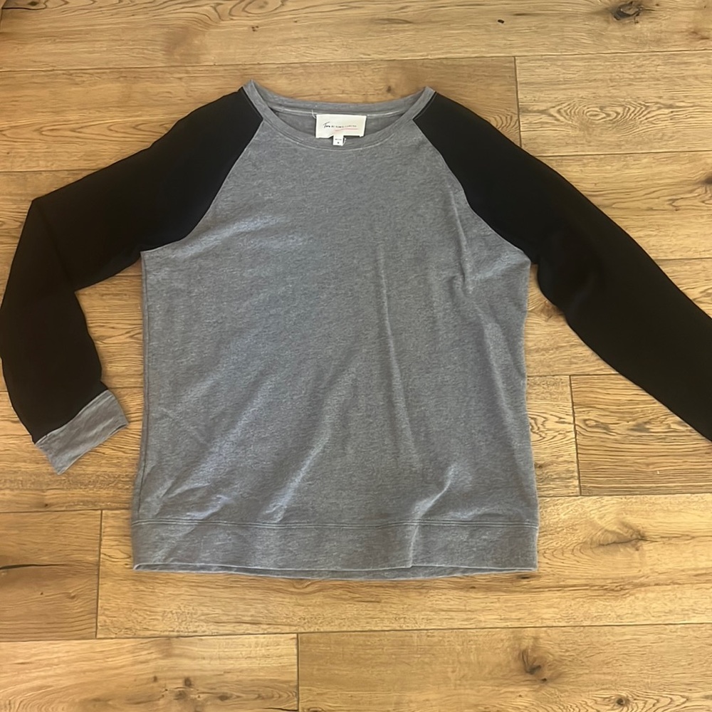 Vince Camuto Sweater
